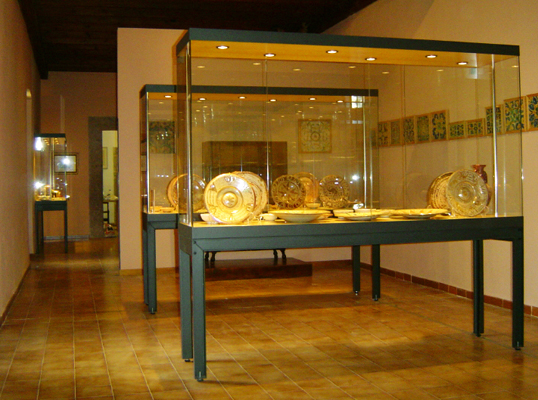 VISLUM vitrinas a medida para Museo Santuari de LLuc