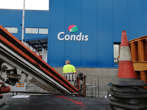 VISLUM rotulaci&oacute;n exterior fachada CONDIS