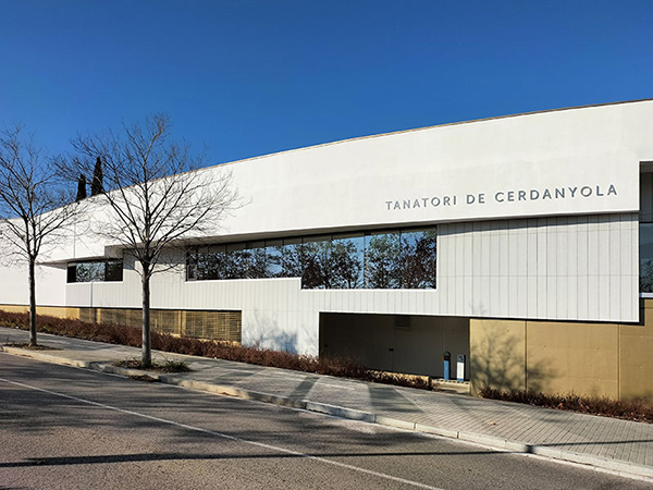 VISLUM TANATORIO DE CERDA&Ntilde;OLA rotulo fachada