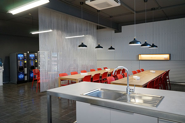 VISLUM proyecto interiorismo comedor operarios