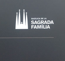 VISLUM catenarias murales y postes separadores acero inoxidable en Museo Sagrada Familia