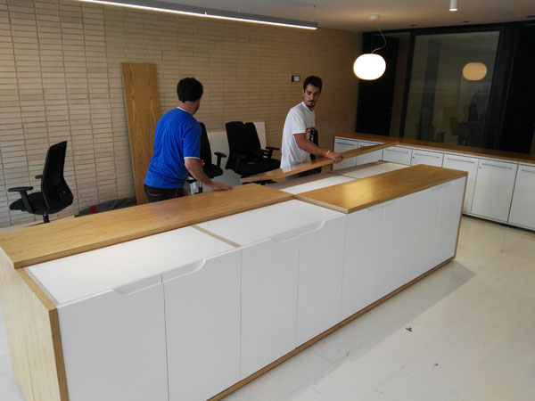 VISLUM dise&ntilde;o y fabricaci&oacute;n de mueble de madera para oficinas en Terrassa