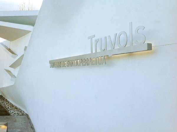 VISLUM r&oacute;tulo en acero inoxidable para fachada