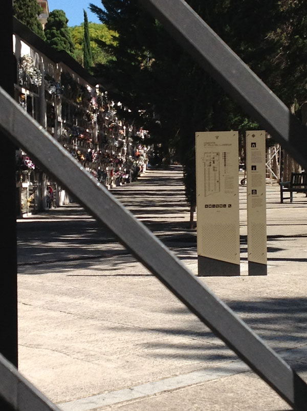 VISLUM totems i placas de se&ntilde;alizaci&oacute;n del Cementerio
