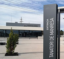 VISLUM Se&ntilde;alizaci&oacute;n exterior Tanatorio de Manresa