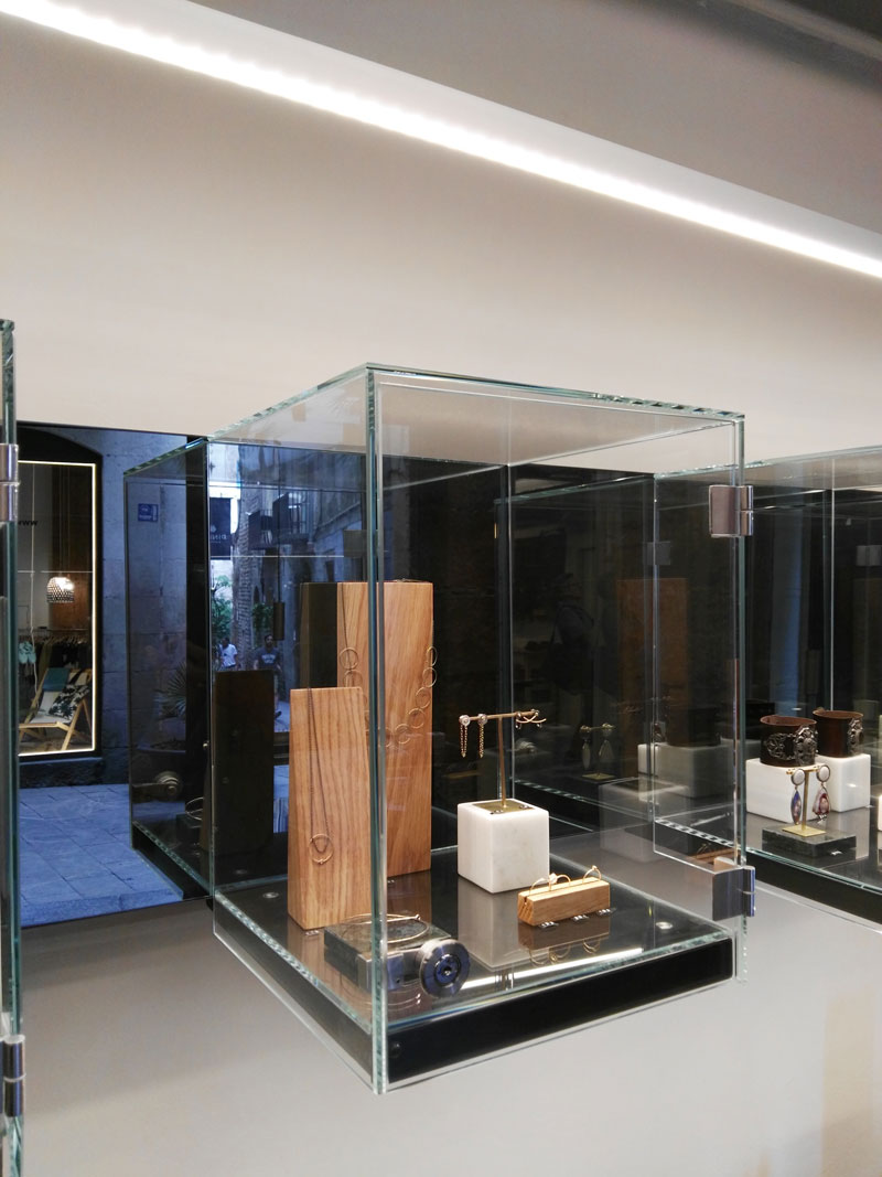 VISLUM vitrinas de cristal óptico para Joyeria VISLUM vitrinas de cristal óptico para Joyeria
