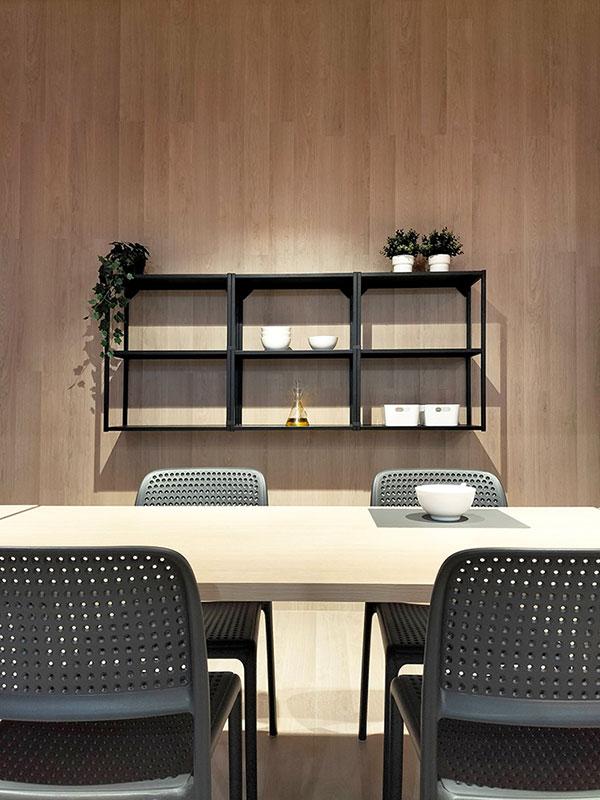 VISLUM dise&ntilde;o y obra de comedor de empresa en nave industrial