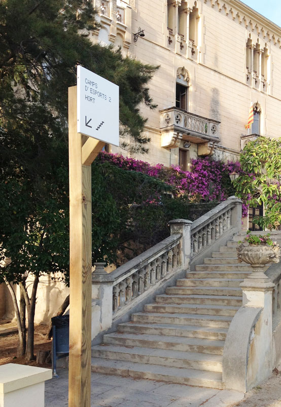 VISLUM proyecto de señalizacion para exterior en madera tratado VISLUM proyecto de señalizacion para exterior en madera tratado